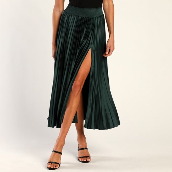 NWT Lulus Sophisticated Vision Emerald Green Satin Pleated Midi Skirt - Size M - Picture 1 of 6